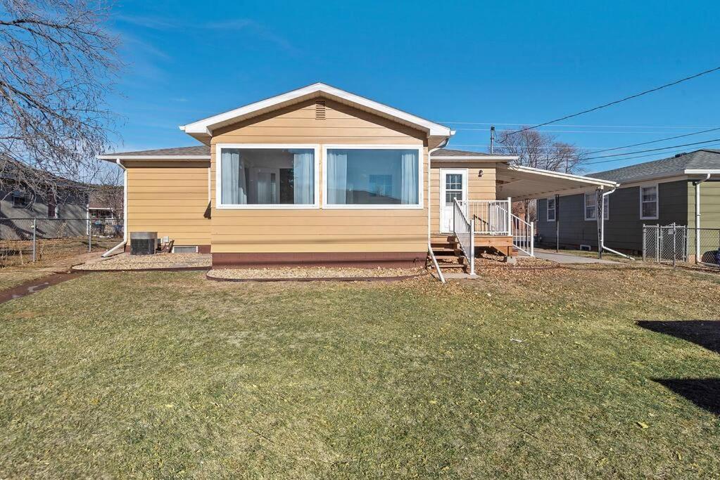 Unique 4 Season Porch 6 Queen Beds Huge Space Rapid City Exterior photo